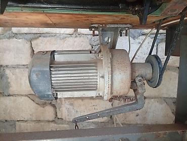 Məişət texnikası: Elektrik mühərrikli tikiş maşını satılır. Maşın sənaye tipli metal — 3