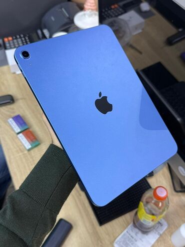 Masaüstü kompüterlər və iş stansiyaları: Apple iPad (mavi rəng) - Korpus: alüminium, düz kənarlı dizayn, mavi