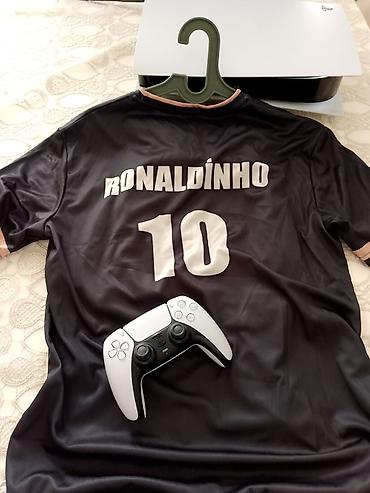 neymar: Futbol Seti – Ronaldinho 10 Dəst tərkibi: - Futbol forması (qara) — 4