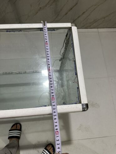 Restoran, kafe avadanlığı: Alüminium çərçivəyə malik bu şüşə vitrin məhsulların nümayişi üçün