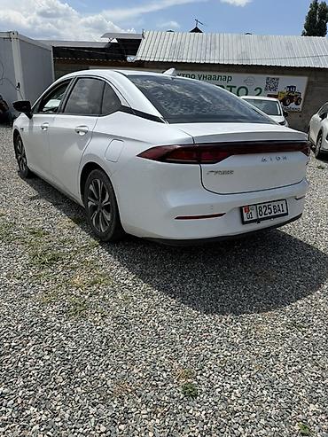 byd e1: GAC Aion S — электрический седан белого цвета. Машина полный родной — 5