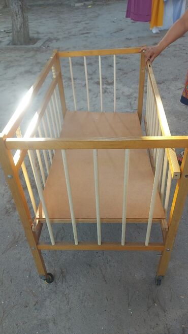 Sifarişlə mebel: Oğlan və qız üçün, İşlənmiş, Dördbucaq, Beşik, Dəstsiz, Matras ilə, Yellənmə mexanizmsiz
