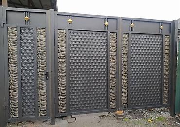 Распашные ворота: Металлические распашные ворота с калиткой (модульные панели) - — 99