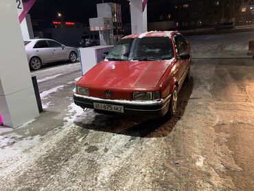 Volkswagen: Volkswagen Passat: 1988 г., 1.8 л, Механика, Бензин, Седан