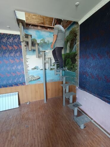 Металлические лестницы: Металлическая винтовая лестница со ступенями серого цвета — 6