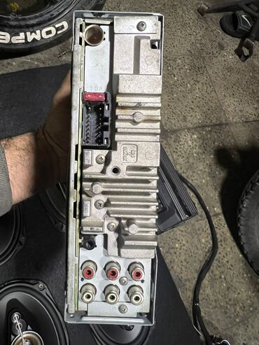 Dinamiklər və sabvuferlər: Avtomobil üçün tam audio paketi Tərkib: - Arxa polka üzərində 6 ədəd — 10