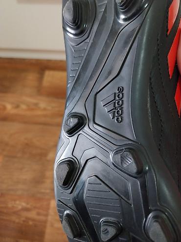 Kopačke: Fudbalske kopačke Adidas – crne sa crvenim prugama - Model sa — 10
