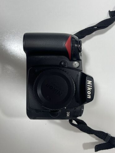 nikon d800: Продаю фотоаппарат NIKON d90б/у. 30000сом. в хорошем состоянии