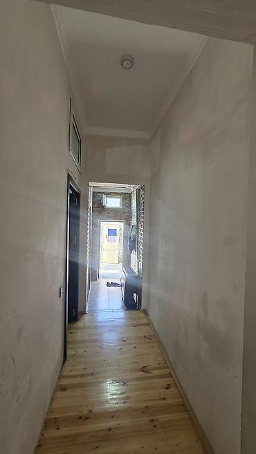 lokbatanda ev satisi: 2 otaqlı heyet evi. Çıxarış. destatiy kruqa yaxın,asvalt qapıya kimi — 3