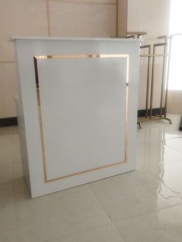 mebel salonlari: İşlənmiş, Güzgüsüz