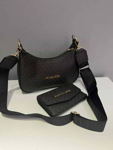 Torbe: Michael Kors torba NOVO

Novo
Replika

fb Moja Kupovina 1 — 6