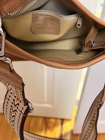 Шубы: Срочно продам шубы! 1)Цена на черную греческую цельную автоледи шубу — 14