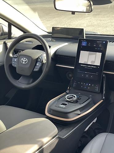 Toyota: Toyota bZ3: 2025 г., Автомат, Электромобиль, Лифтбек — 8
