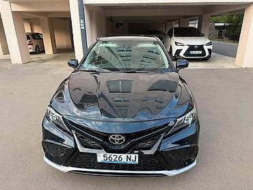 Транспорт: Toyota Camry: 2020 г., 2.5 л, Автомат, Бензин, Седан — 2