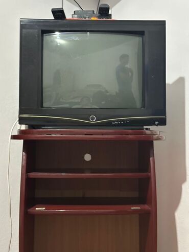 ТВ и видео: Телевизор полный комплект приставка подставка и плюс антенну тоже