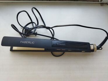 лампа для новорожденных: Выпрямитель для волос Faberlic черного цвета с бежевыми