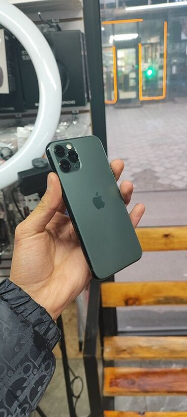 Apple iPhone: IPhone 11 Pro, Matte Midnight Green — 1