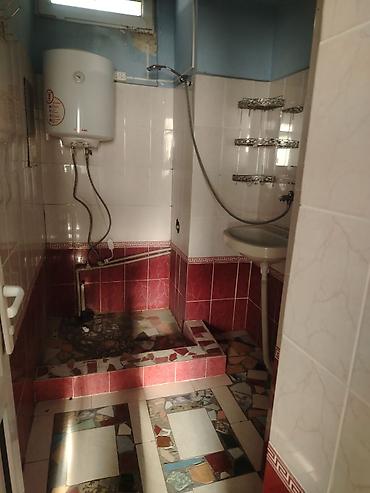 Продажа коттеджей и домов: Продается жилой дом с двором. - Планировка: несколько изолированных — 5