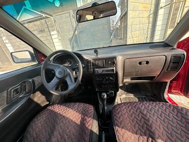 тел з: Volkswagen Polo: 1996 г., 1.8 л, Механика, Бензин, Седан