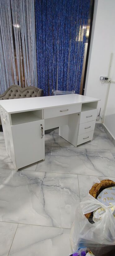 Sifarişlə yazı masaları: Стол в идеальном состоянии. 145*60*80. забирать с гарачухкр — 10