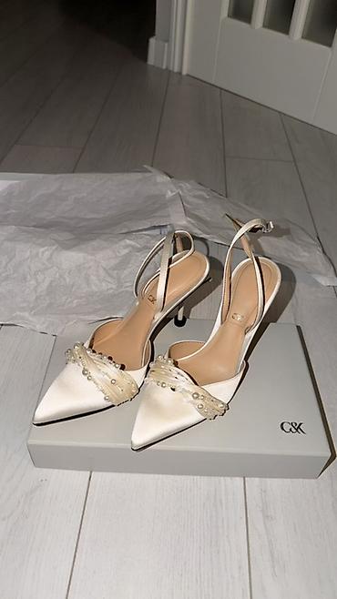 Элегантные женские босоножки на шпильке. Charles and Keith - Цвет