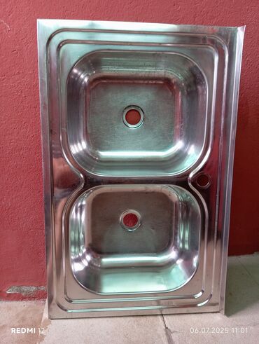 Vannalar: Paslanmayan poladdan hazırlanmış iki qablı mətbəx lavabosu. Bu lavabo