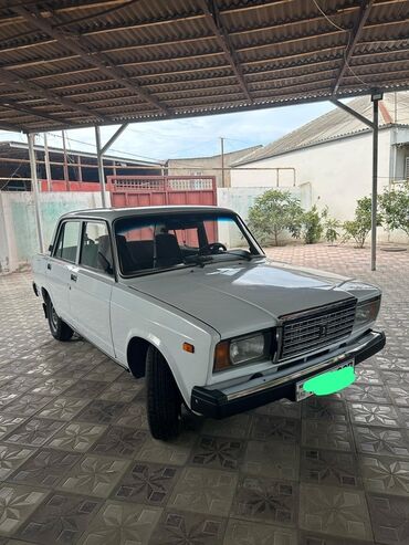 ваза стеклянная прозрачная высокая без узора: VAZ (LADA) 2107: 1.6 l | 2009 il Sedan