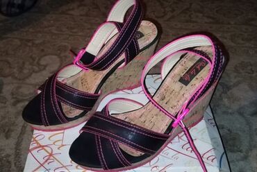 bugatti ženske čizme: Sandale, 39