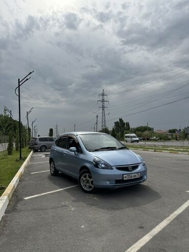 продаю машину в рассрочку: Honda Fit: 2001 г., 1.3 л, Вариатор, Бензин, Хэтчбэк