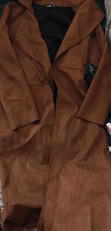 pull and bear srb: Boohoo velur trench. Vel 12, manji je. Pazuh 46-48 idealno. Vise je — 2