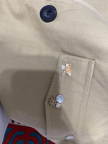 куртки button женские: Женская куртка-рубашка цвета беж/хаки. - Свободный прямой крой, длина — 7