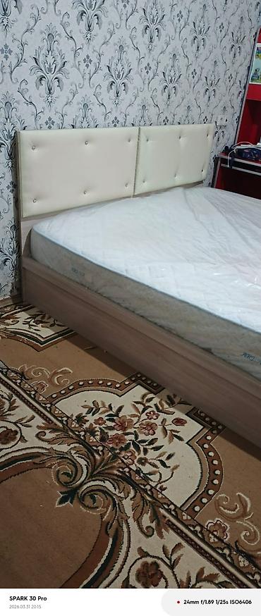Çarpayı tecili satilir.üzərində qalın bahalı matras da verilir.qeyd