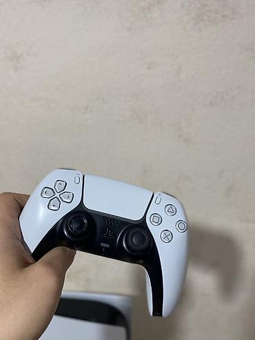 купить ps5: PlayStation 5 (версия с дисководом) + 2 геймпада DualSense — 3
