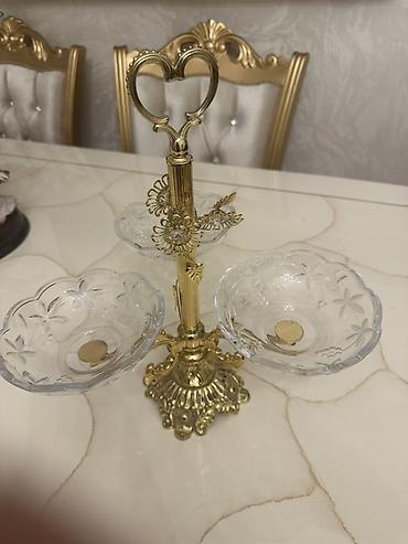 Zərif dizaynlı 3 mərtəbəli servis qabı/konfetlik. - Material: şüşə