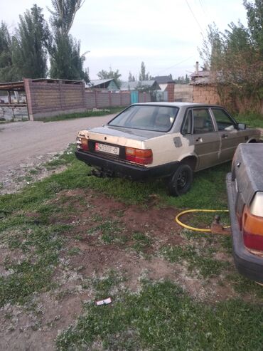 Audi: Audi 80: 1.8 л, Бензин