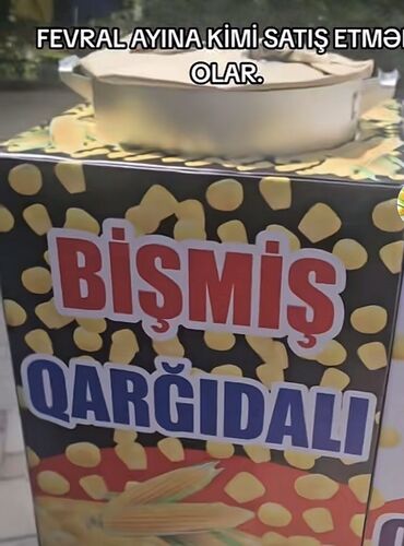 Konteynerlər: Bişmiş qarğıdalı satışı üçün nəzərdə tutulmuş bu portativ stend