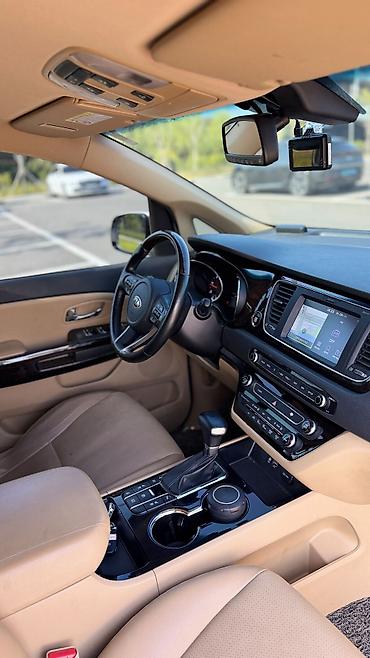 Kia: Kia Carnival: 2020 г., Минивэн — 11