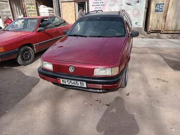 Volkswagen Passat: 1992 г., 1.8 л, Механика, Бензин, Универсал