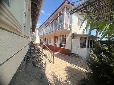 Продажа коттеджей и домов: Продается дом в селе орто-сай, участок 11 соток, в участке 2 дома 1-но — 2