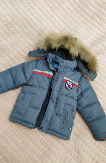Куртка для мальчика на 2-4 года в отличном состоянии, мех натуралка