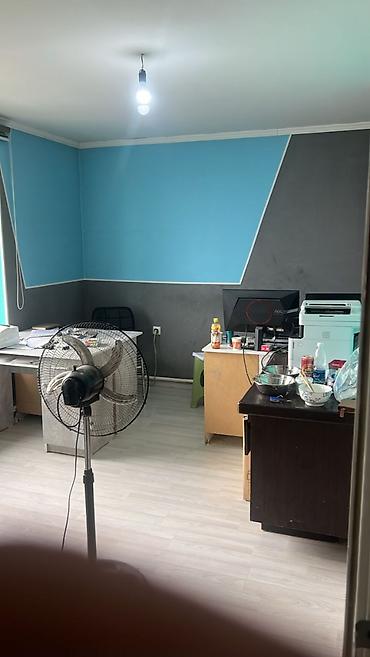 Үйлөр: Продаю дом ж/м Биримдик Кут. 2-этажа, площадь 210м². Дом 1.5 кирпича — 9