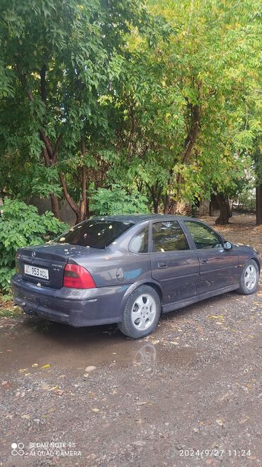 автомобиль саната: Opel Vectra: 2000 г., 1.8 л, Механика, Бензин, Седан