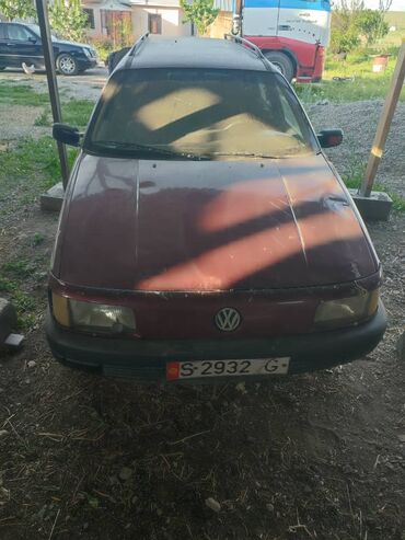 Volkswagen: Volkswagen Passat Variant: 1993 г., 1.8 л, Механика, Бензин, Фургон