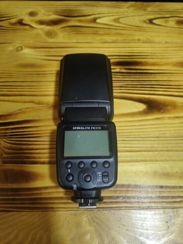 Enerji qurğuları: *SATILIR* 5D mark II 50 mm 1.8 lens Flash Flash üçün orginal zaryadka — 12