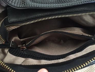 Другие сумки: Чёрная сумка из эко-кожи Состояние 8/10, брали за 3500, отдаём за 500 at lalafo.kg — 11 Другие сумки: Чёрная сумка из эко-кожи Состояние 8/10, брали за 3500, отдаём за 500 — 11