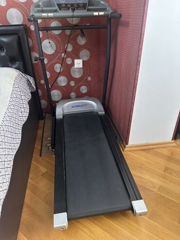 Boks kisələri: Scarlett brendi tərəfindən istehsal olunan bu qaçış aparatı evdə