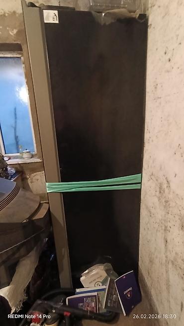 Холодильники: Двухдверный холодильник Side-by-Side, черное стеклянное оформление — 1