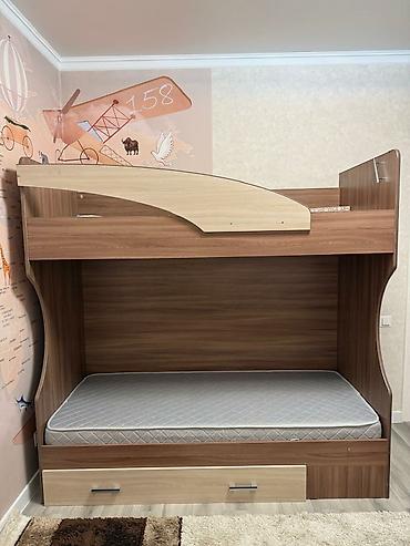 bunk bed: Двуспальная кровать, Б/у, Каркас без матраса, длина - 190 см — 1