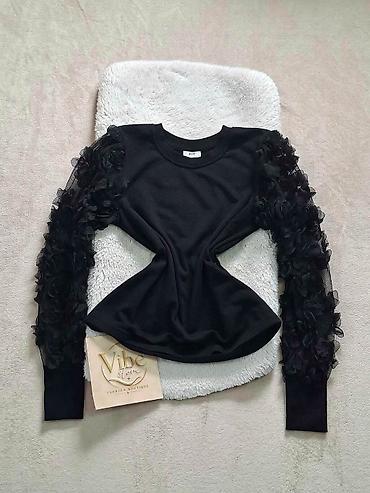 kostim vile: Bluza 
S/M
1.600 din🟨🟨 — 2