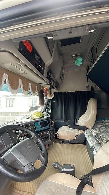460: Тягач, Volvo, 2010 г., Тентованный — 5